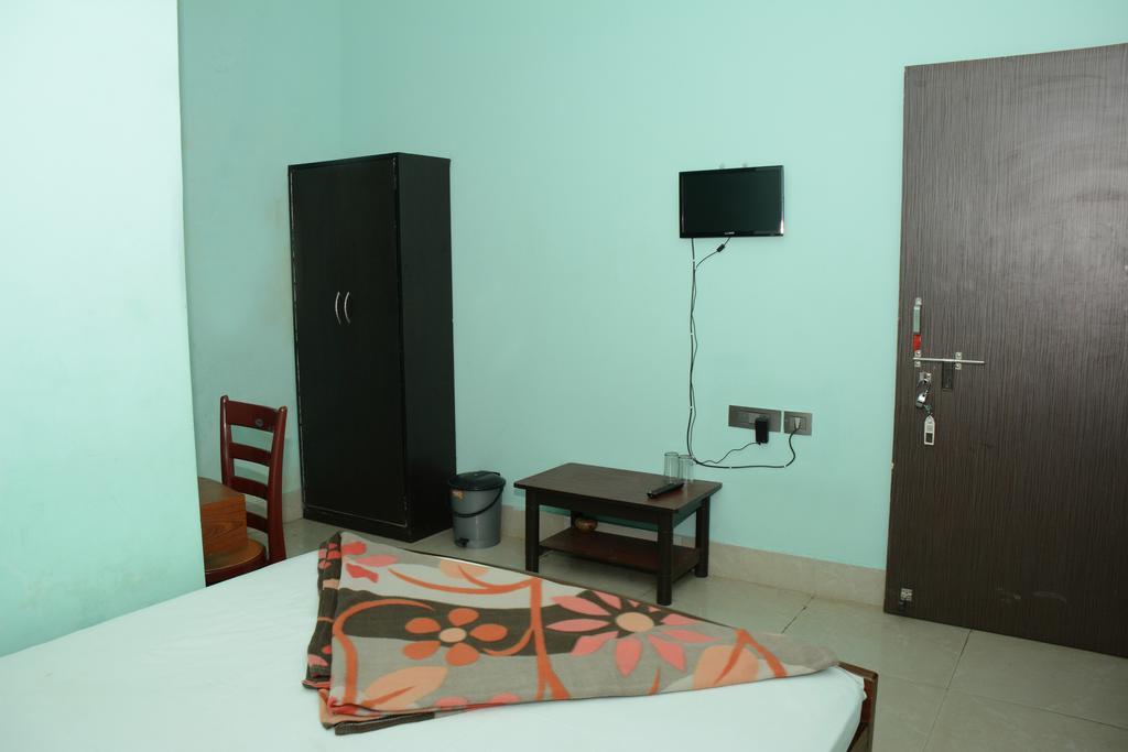 Hotel Nirmal Inn Бхубанешвара Номер фото